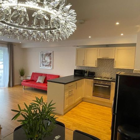 Moda Wigan - Stylish 2 Bed Apartment Central วีแกน ภายนอก รูปภาพ
