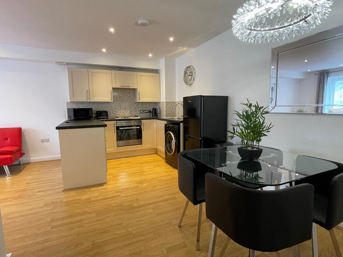 Moda Wigan - Stylish 2 Bed Apartment Central วีแกน ภายนอก รูปภาพ