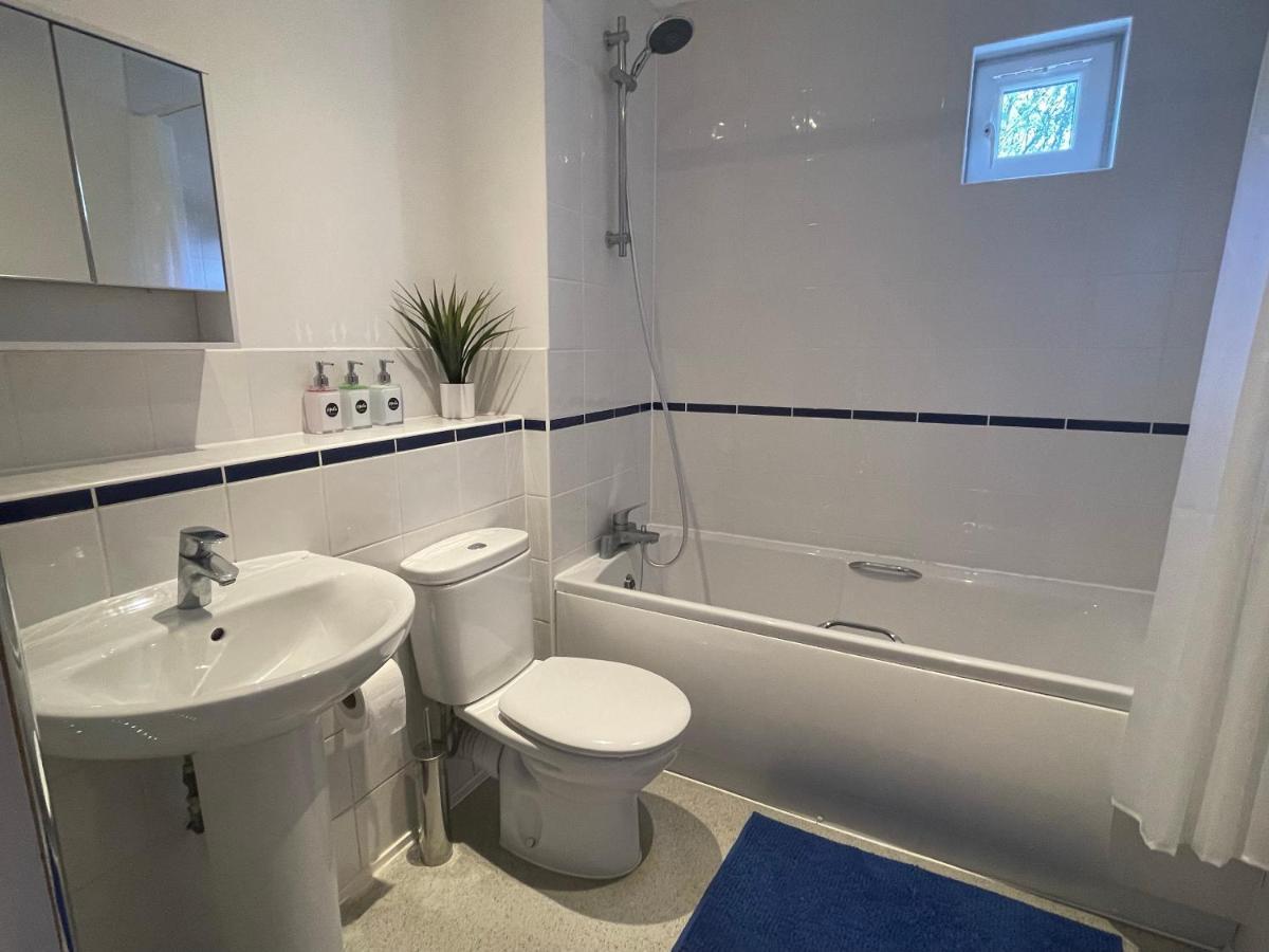 Moda Wigan - Stylish 2 Bed Apartment Central วีแกน ภายนอก รูปภาพ